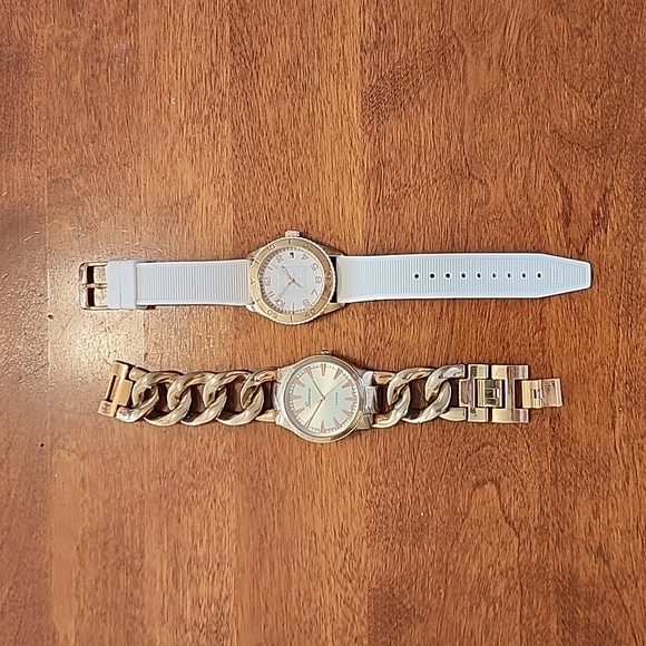 Lot of 2 Ladies Fashion Watches (Need New Batteries) - Picture 2 of 11